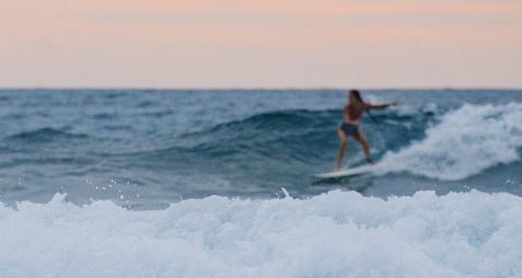 girl-surfing-surf-trips